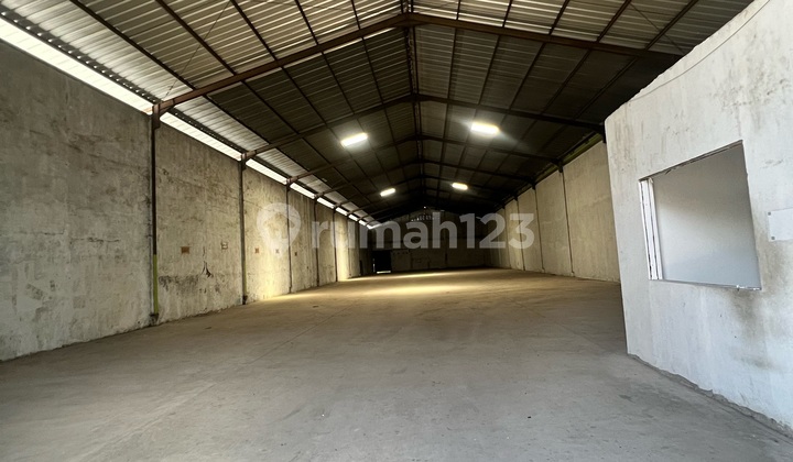 Gudang Pantai Indah Dadap in Good Condition and Ready to Use, Close to the Toll Road and PIK2. Gudang Pantai Indah Dadap in Good Condition and Ready to Use, Close to the Toll Road and PIK2.