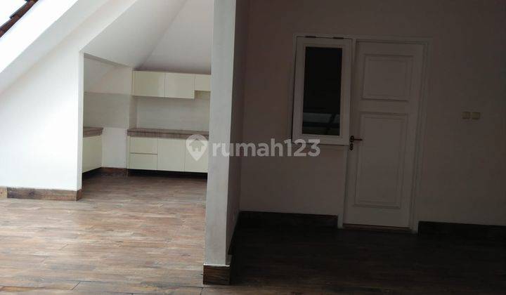 Rumah di Senayan Kebayoran Jakarta Selatan Bagus Dan Siap Pakai 23