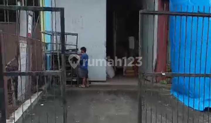 Warehouse with Cheap Lift Located in Kamal Muara, North Jakarta