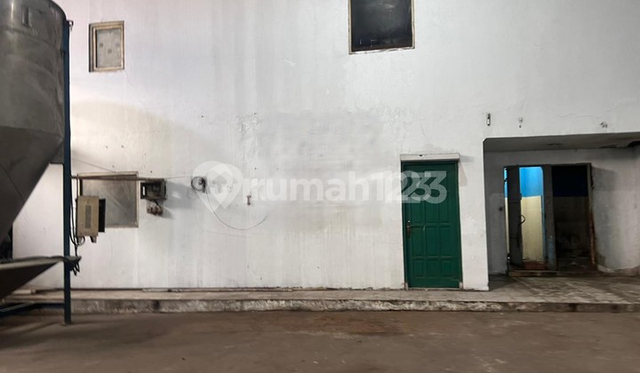 Large Electric Jumbo Warehouse, Suitable for Production in Kosambi Dadap Central Warehouse Area, Close to the Toll Road. Large Electric Jumbo Warehouse, Suitable for Production in Kosambi Dadap Central Warehouse Area, Close to the Toll Road.