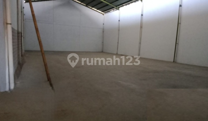 Good and ready-to-use Dadap Pantai Indah warehouse with 40-foot container access and industrial permit.