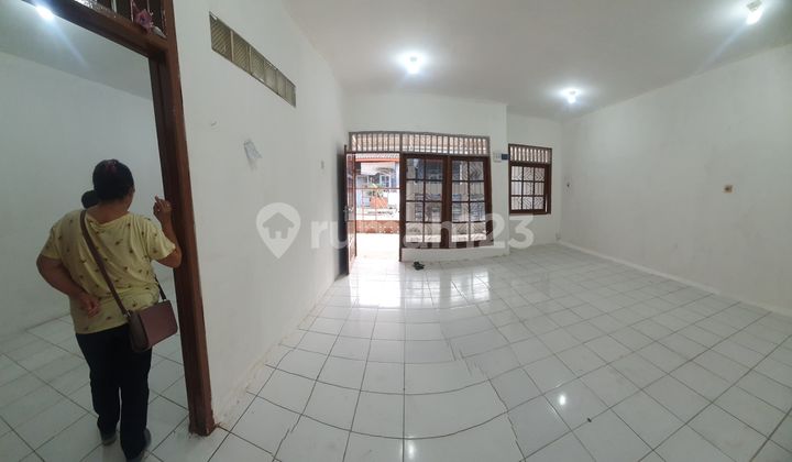 Villa Garden Airport House 2 Bedrooms for Rent in Dadap, Tangerang Villa Garden Airport House 2 Bedrooms for Rent in Dadap, Tangerang