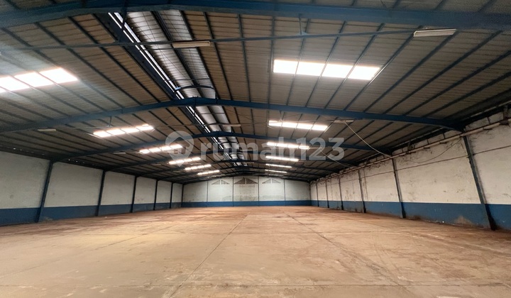 For Rent Warehouse: Prime Location at Pantai Indah Dadap, Well-Maintained and Move-In Ready. Flood-Free, 40ft Container Access, Industrial Permit.