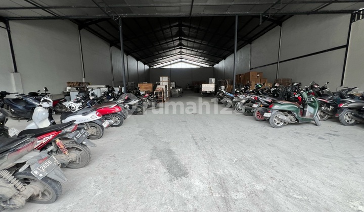 Good Warehouse in Yungsen Warehousing or Karya Indah Industrial Area with 40-Foot Container Access Good Warehouse in Yungsen Warehousing or Karya Indah Industrial Area with 40-Foot Container Access