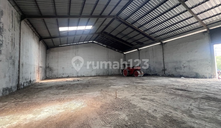 Warehouse Pantai Indah Dadap in Good Condition and Ready to Use with 40 Feet Container Access and Industrial Permit