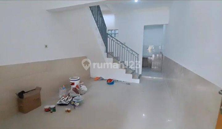 Rumah 3 Lantai Lokasi Strategis di Villa Taman Bandara, Tangerang 1