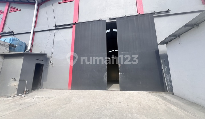 Warehouse 99 Salemba, New and Ready to Use, 40-Foot Container Access