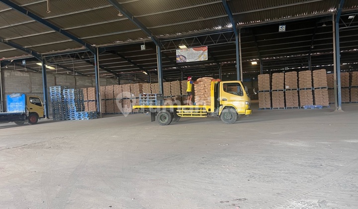 Daan Mogot Good Warehouse Container Access Permit Very Strategic Location Near the Toll Road Daan Mogot Good Warehouse Container Access Permit Very Strategic Location Near the Toll Road