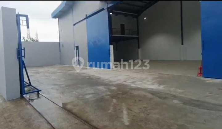 For sale or for rent, warehouse in Kamal, good and ready to use.