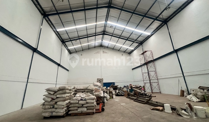 Good and Ready-to-Use Pantai Indah Dadap Warehouse with 40 Feet Container Access Industrial Permit