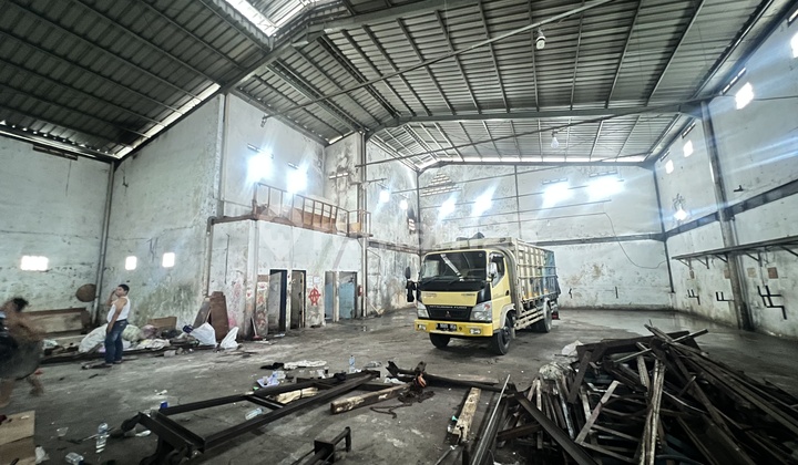 Strategic Warehouse in West Jakarta Kamal, Near Taman Kencana and Miami Warehousing, Access for 2 Cars