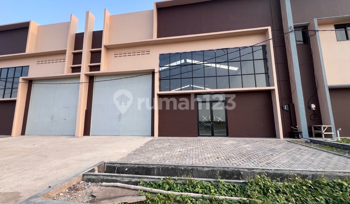 Good and Ready-to-Use Warehouse in Pakuhaji Close to Yungsen Warehouse and Laksana Business Park 40 Feet Container Access Industrial Permit Good and Ready-to-Use Warehouse in Pakuhaji Close to Yungsen Warehouse and Laksana Business Park 40 Feet Container Access Industrial Permit