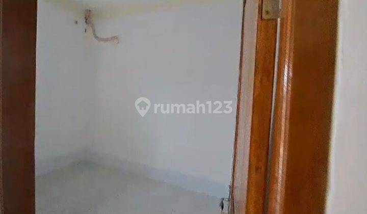 Rumah 3 Lantai Lokasi Strategis di Villa Taman Bandara, Tangerang 2