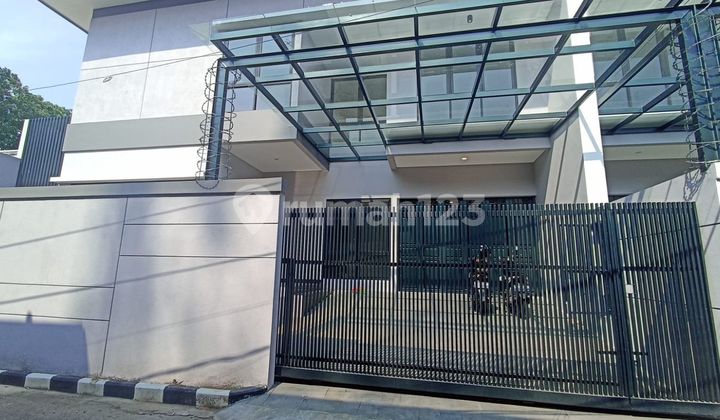 Cipaganti - Disewakan Rumah Baru Modern Minimalis di Komplek Elit Cipaganti, Setiabudi, Bandung
