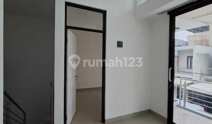 Ciwaruga - Jual Cepat Rumah Modern Setra Regency Town House, Ciwaruga Dekat Setra Duta, Bandung 2