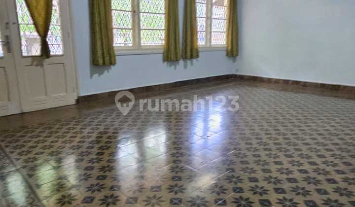 Veteran - Jual Rumah Vintage Bersih Terawat di Veteran Pusat Kota Bandung, Bagus untuk Resto, Cafe, Usaha