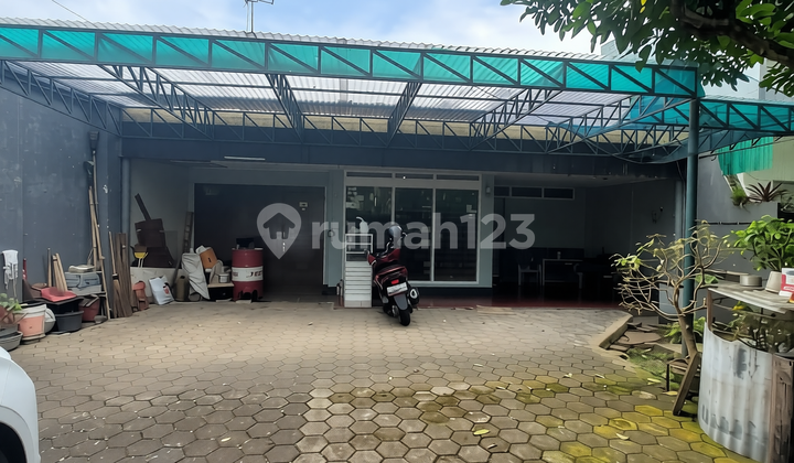 Old House Land Count Strategic Bonus Building in Hegarmanah, Setiabudi, Bandung, Elite Location Near Unpar Ciumbuleuit Campus Old House Land Count Strategic Bonus Building in Hegarmanah, Setiabudi, Bandung, Elite Location Near Unpar Ciumbuleuit Campus