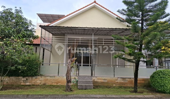 Rumah Hook Dekat Pasar Modern Dan Ikea Di Kota Baru Parahyangan Bandung