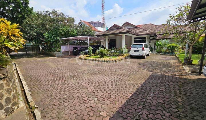 Rumah Hoki Cigadung Raya Dago Dengan Bentuk Tanah Ngantong ke Belakang  2