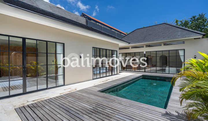 Vila Baru dengan Tiga Kamar Tidur yang Indah di Sanur