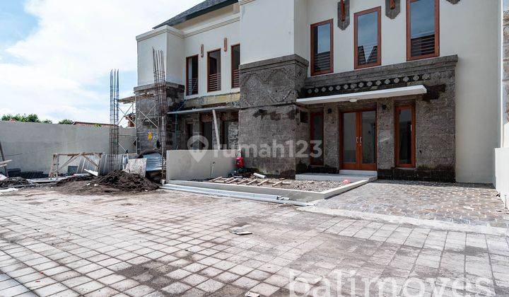 Dijual Rumah Dengan 2 Lantai Berlokasi di Denpasar  2