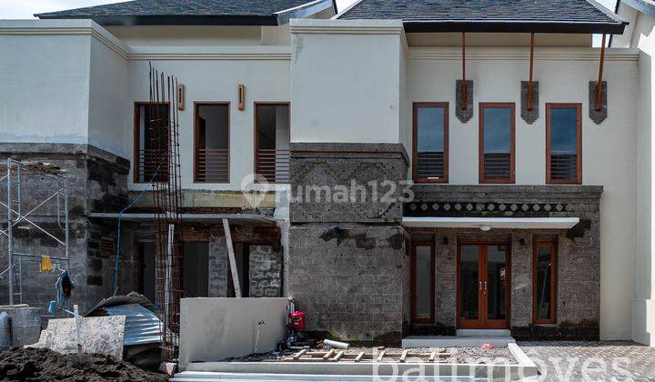 Dijual Rumah Dengan 2 Lantai Berlokasi di Denpasar  1