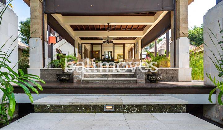 Spacious Classic Luxury 4 Bedroom Villa in Padang Galak 2