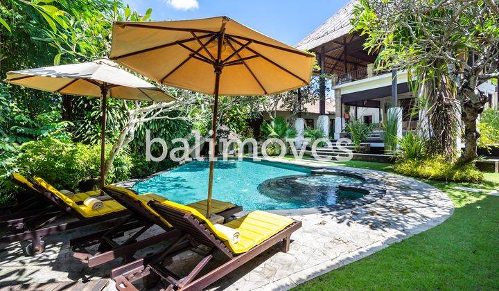 Spacious Classic Luxury 4 Bedroom Villa in Padang Galak 1