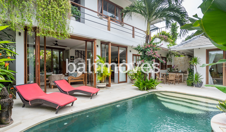 Two-Story Villa with Three Beautiful Bedrooms on the Beachfront in Sanur