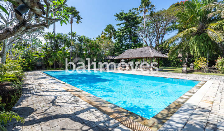 Cantik Villa Dua Kamar Tidur Di Tepi Pantai Sanur