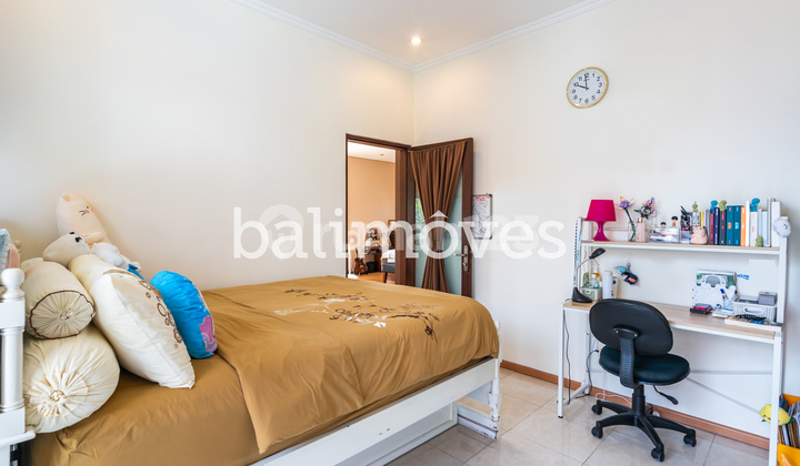 Dijual Rumah Empat Kamar Tidur Di Dalan Kompleks Di Sanur 2