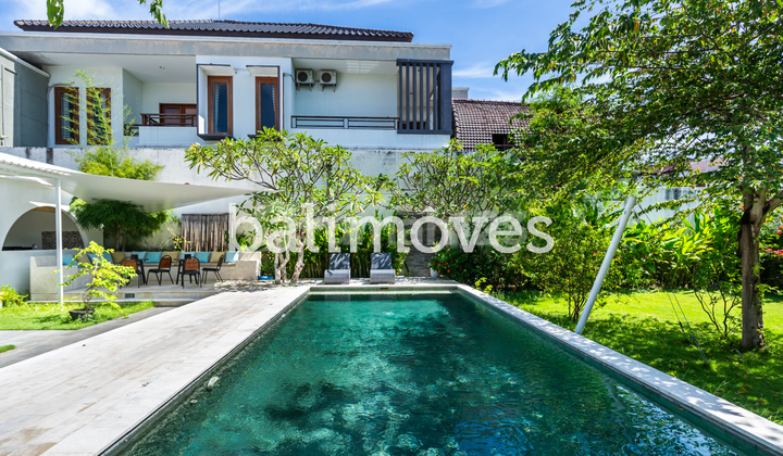 5 Bedroom Villa with Spacious Garden in Renon