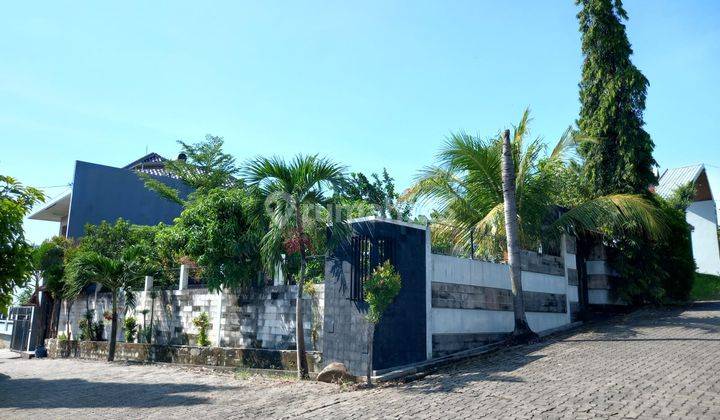 Rumah Bagus Furnished Dengan View Gunung dan Laut 2