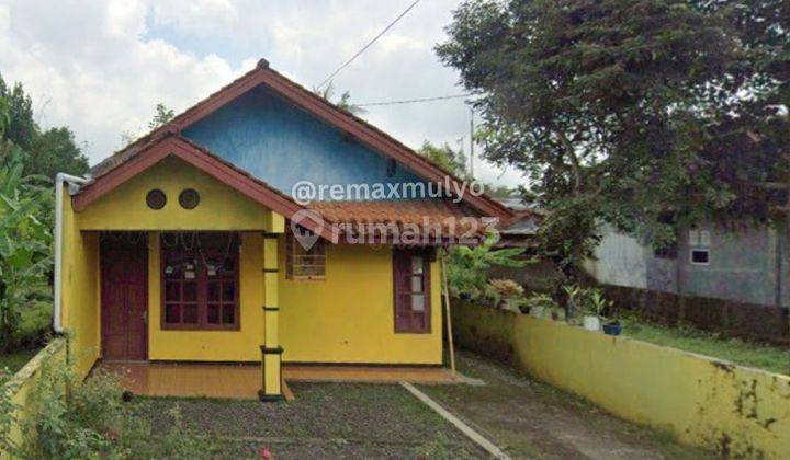 Dijual Rumah Strategis Dengan Halaman Luas 1