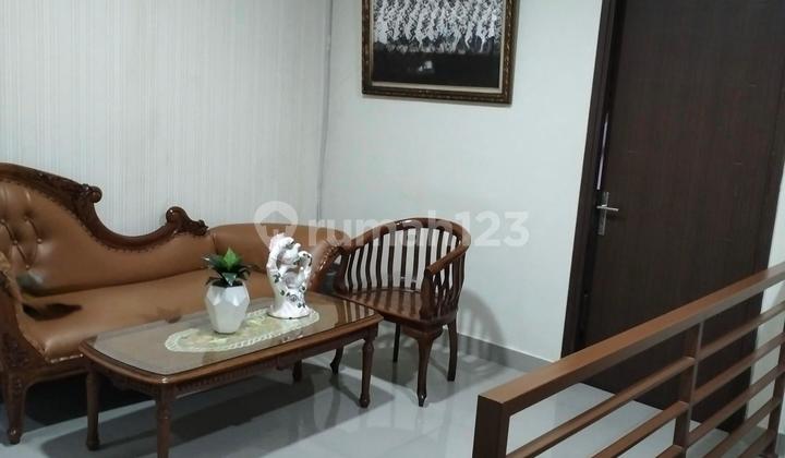 Neat Semi-Furnished House Near Modern BSD Market in Griya Loka Neat Semi-Furnished House Near Modern BSD Market in Griya Loka