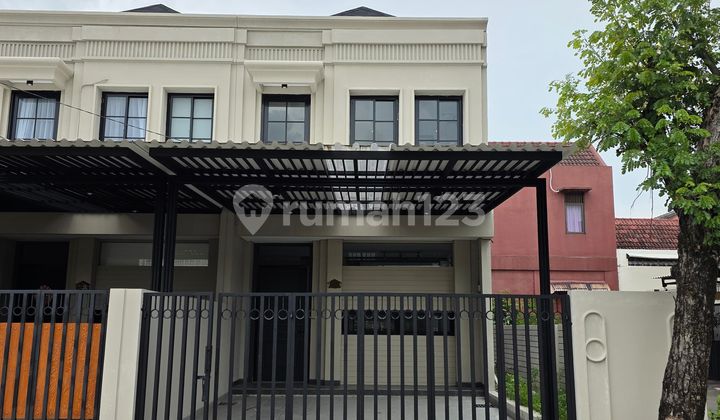 Ready-to-Occupy Hook House, Northwest Facing, Gading Serpong Location.