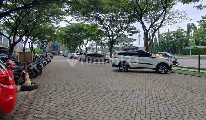 Kantor Bagus Hook Lahan Parkir Luas di Emerald Avenue  2