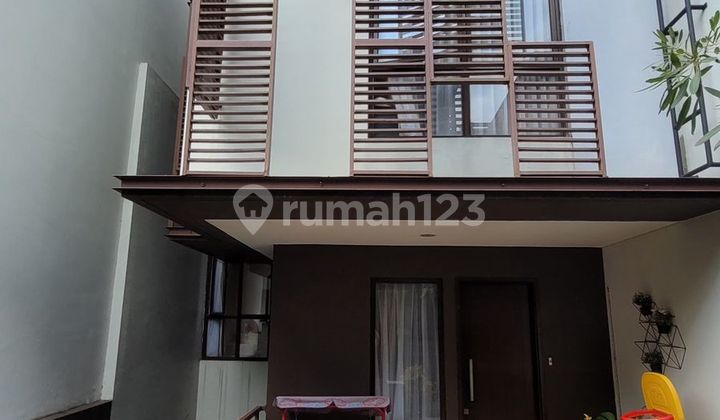 Rumah konsep double decker 3 lantai di Greenwich Park BSD Rumah konsep double decker 3 lantai di Greenwich Park BSD