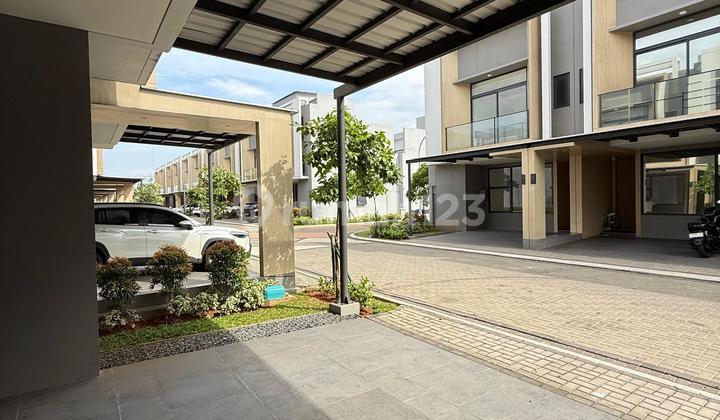 Limited Stock !! Rumah Baru Hook Furnished Siap Huni depan Eastvara Mall BSD di Tanakayu