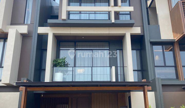 Rumah Mewah 3 Lantai SHM Konsep Jepang di Bsd 2