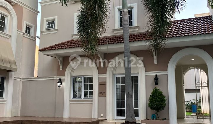 Rumah Cantik 3 Lantai Siap Huni ada Swimming Pool