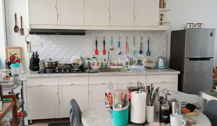 Murah & Jual Cepat !! Rumah Modern 3 Lantai dengan Private Lift di Townhouse Puri Jakarta 2