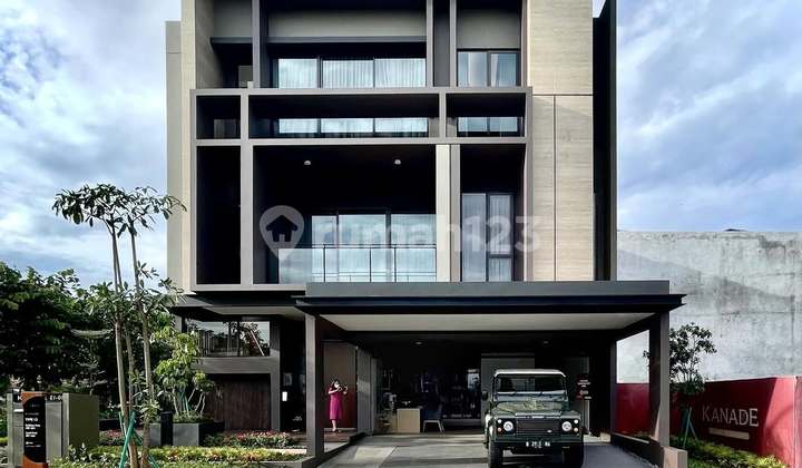 Luxurious 3-Story Home with a Comprehensive Clubhouse