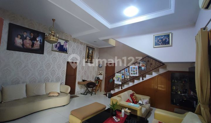 Rumah Besar Banyak Kamar Dekat ke Pasar Modern di Griyaloka BSD 2