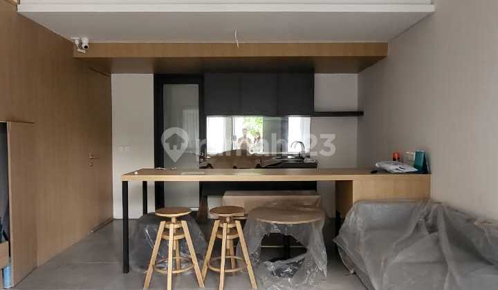 Jual Cepat !! Rumah Hook Semi Furnished Di Tabebuya Bsd 2