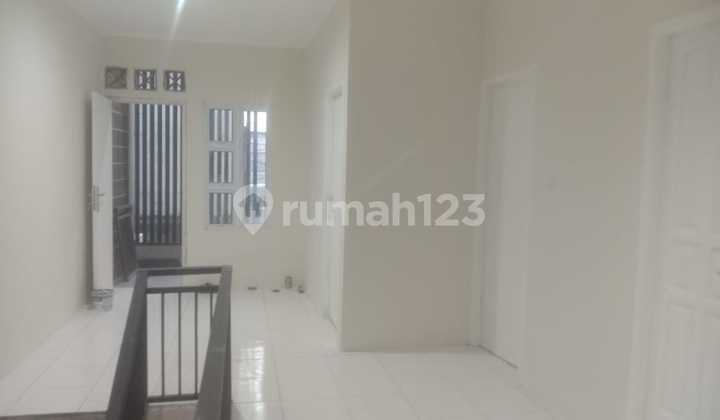 Murah ! Rumah 2 Lantai Siap Huni di Cirendeu Ciputat 2