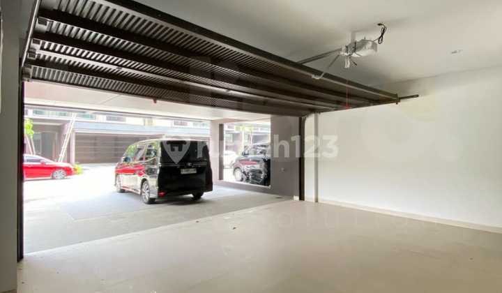 Mewah !! Rumah Mewah 3 Lantai Dekat Clubhouse Di Zora Bsd 2