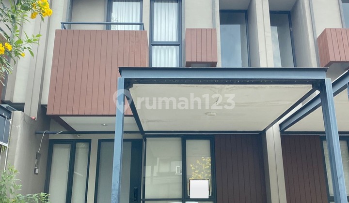 Sell Fast !! Semi-Furnished Hook House in Tabebuya Bsd