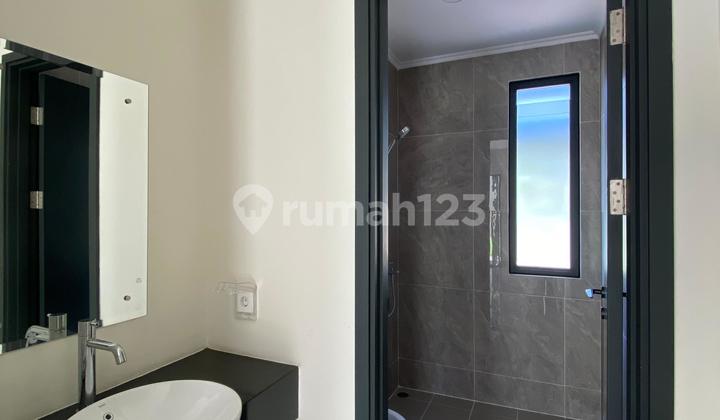 Harga Turun ! Rumah Dengan Backyad Luas Di Cluster Gading Serpong 2