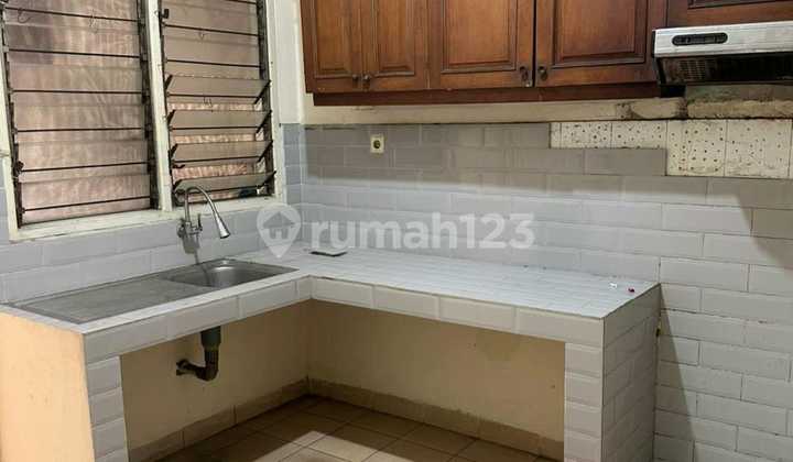 Disewakan Rumah 2 Lantai di Pondok Indah - Dekat Pim 2 Jakarta 2